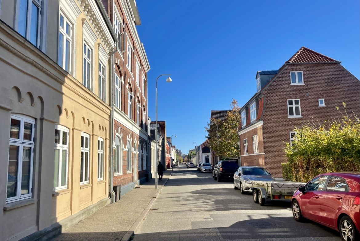 Lys “ny” lejlighed, gammel bymidte, Fredericia